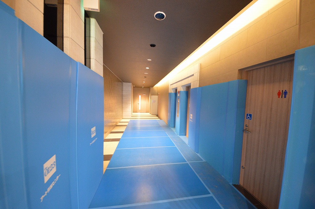 24/30 エントランス