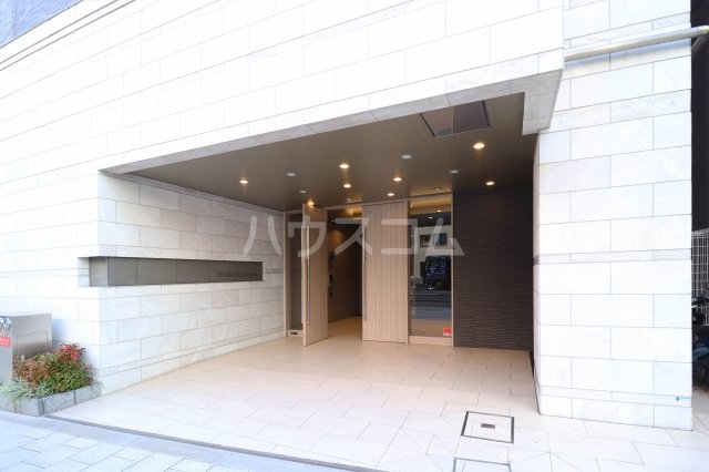 24/30 エントランス