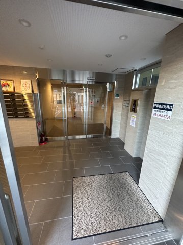 18/27 エントランス