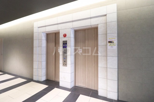 25/30 エントランス