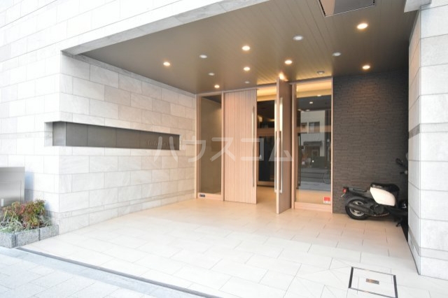 28/30 エントランス