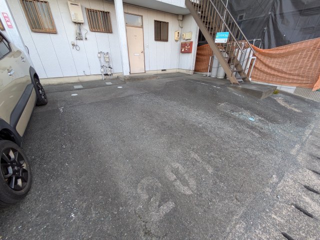 22/28 駐車場