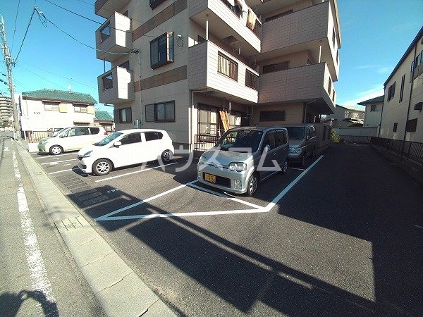 25/30 駐車場