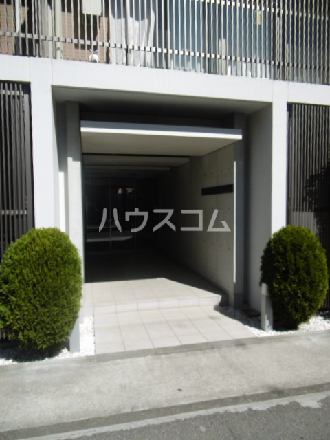 26/30 エントランス