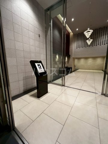 27/30 エントランス