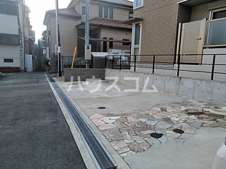 23/30 駐車場