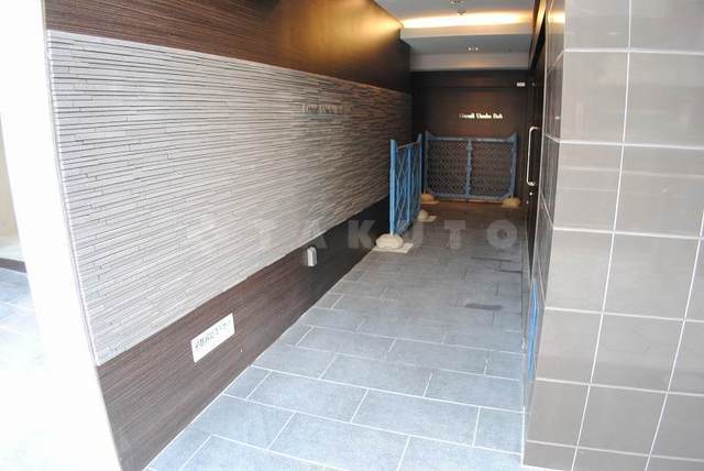 19/27 エントランス