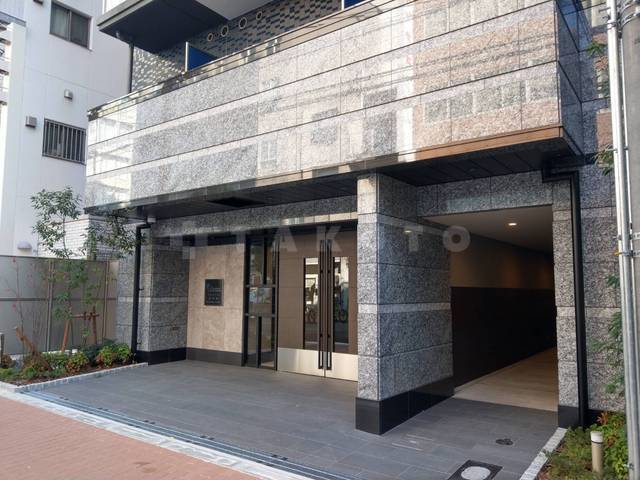 21/30 エントランス