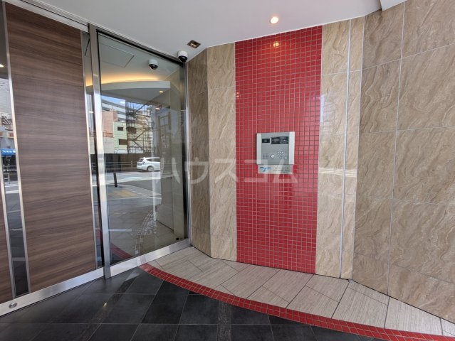 23/30 エントランス