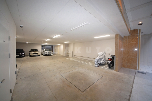 19/28 駐車場