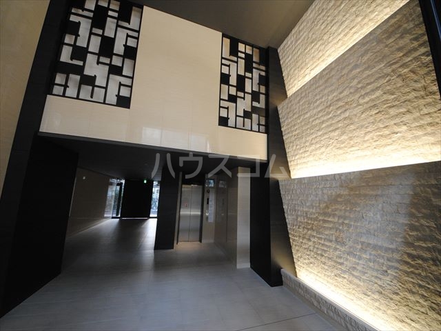 23/30 エントランス