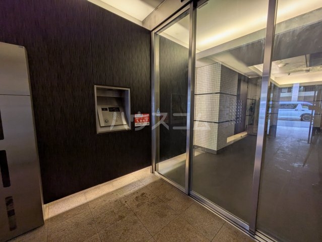 21/30 エントランス