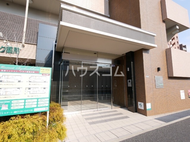 21/30 エントランス