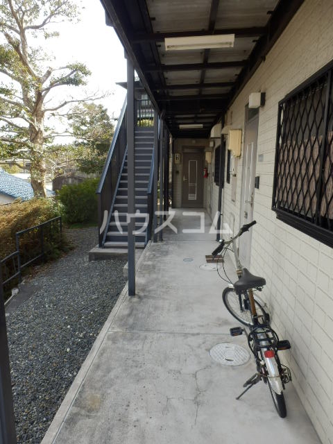 21/30 エントランス