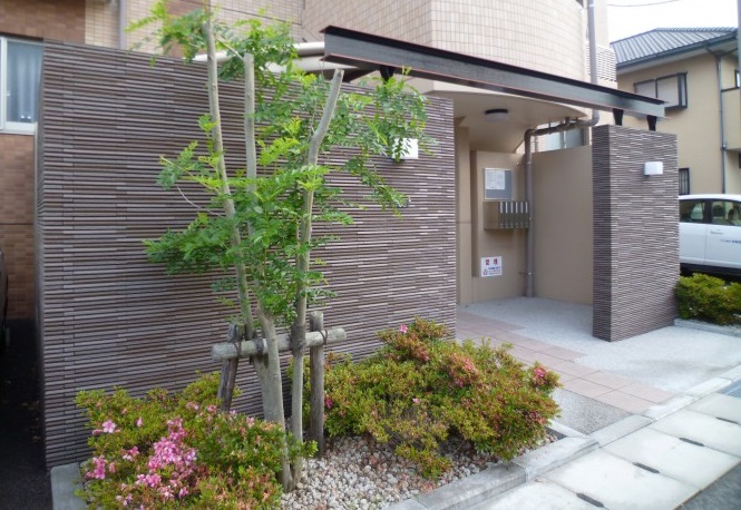 20/27 エントランス