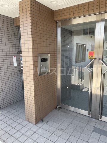 23/30 エントランス