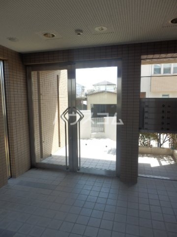 26/30 エントランス