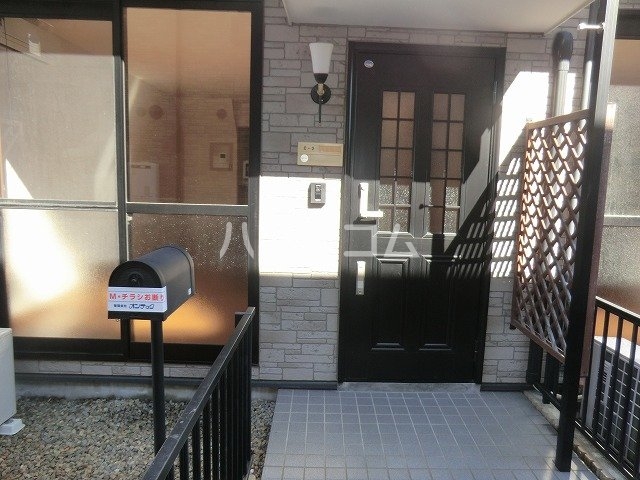 21/30 エントランス