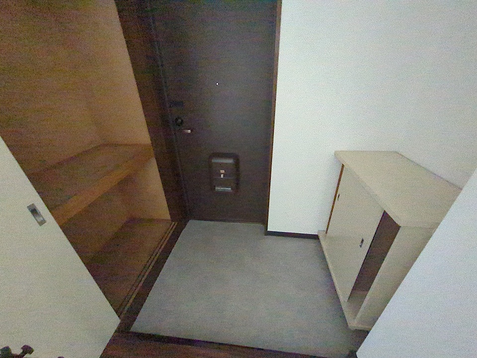 13/30 玄関
