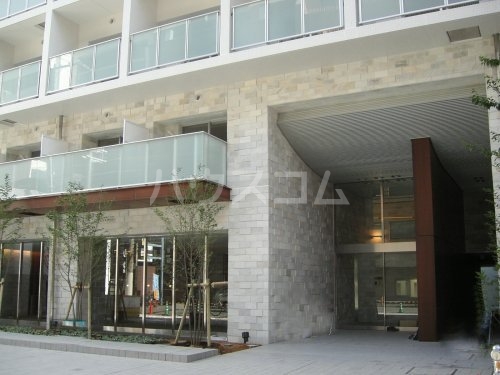 21/30 エントランス