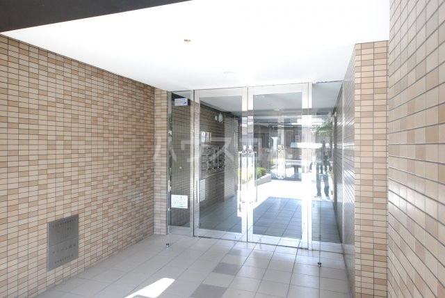 18/28 エントランス