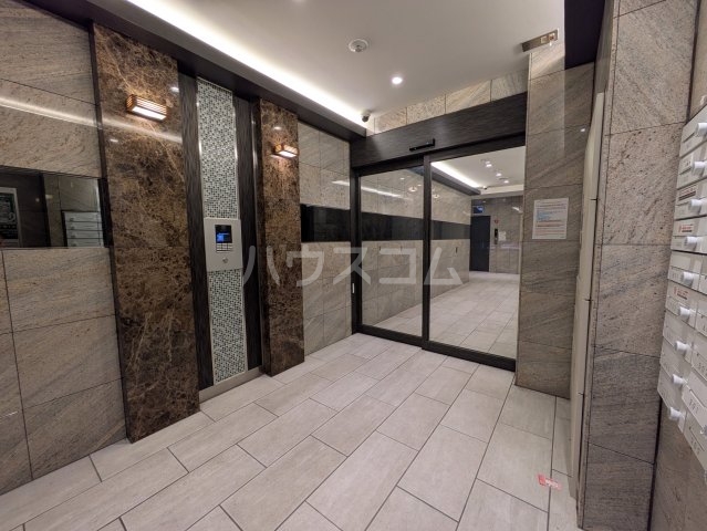 22/28 エントランス