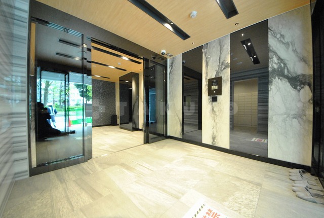 20/26 エントランス