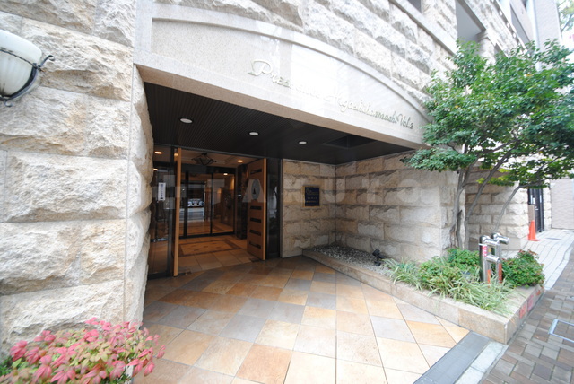 24/30 エントランス