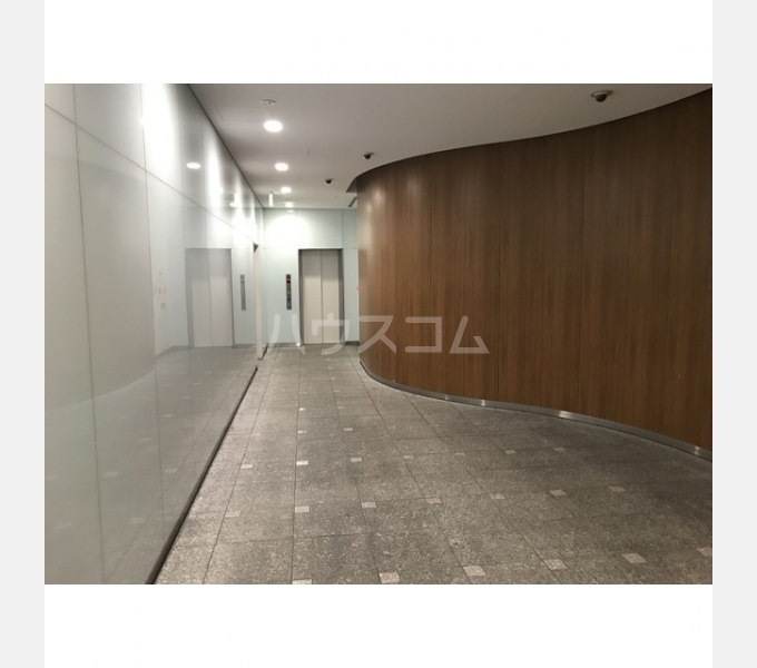 23/30 エントランス