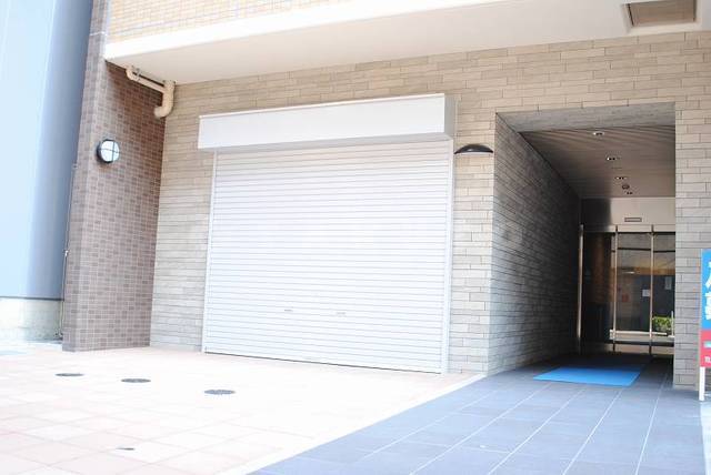 18/24 エントランス