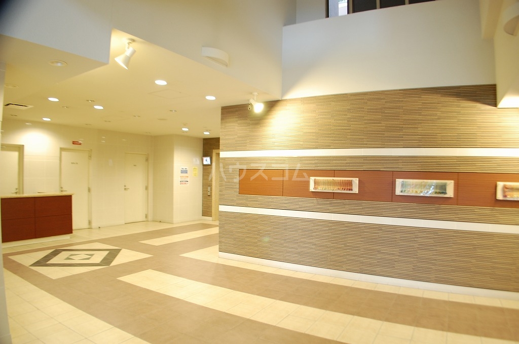 24/30 エントランス