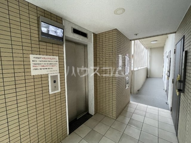 25/30 エントランス