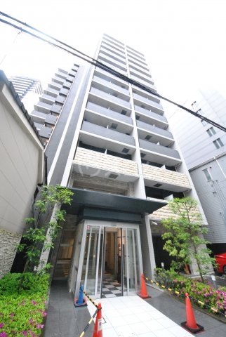 19/27 エントランス