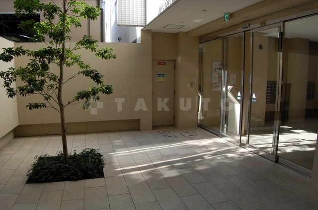 16/19 エントランス