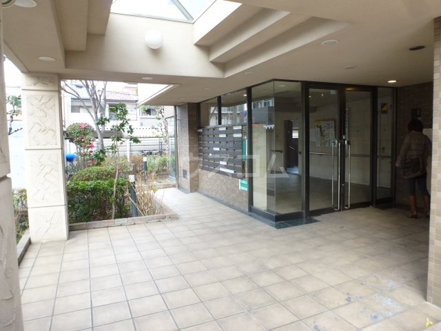 2/2 エントランス