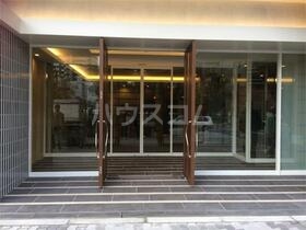 18/28 エントランス