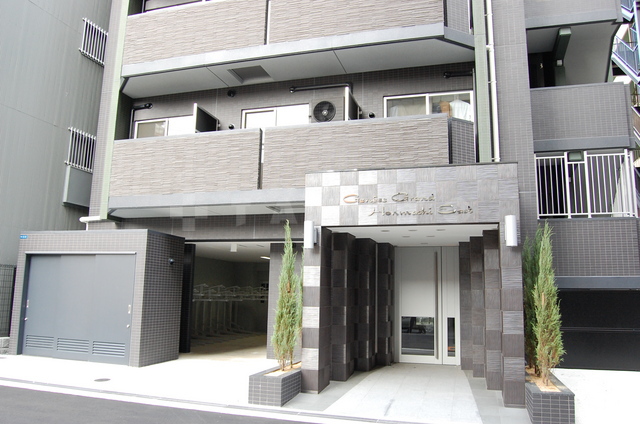 16/27 エントランス