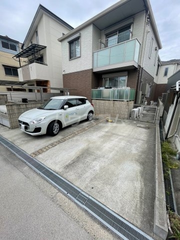 27/30 駐車場