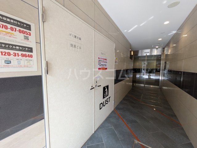 23/30 エントランス