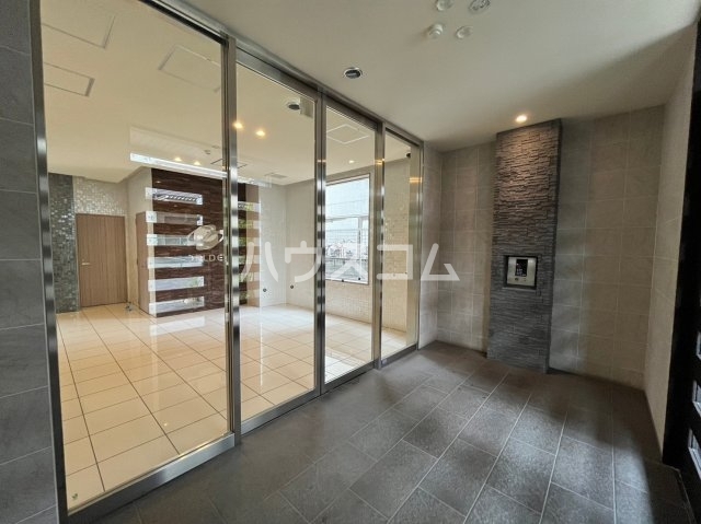 27/30 エントランス