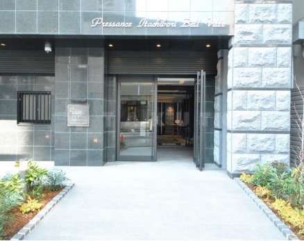 16/27 エントランス