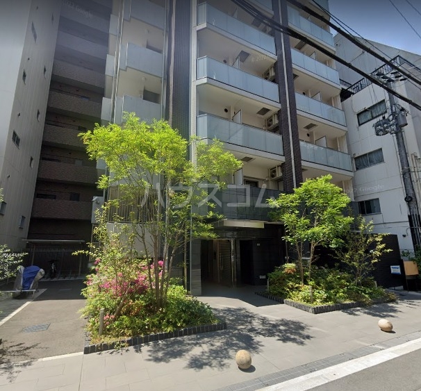 19/27 エントランス