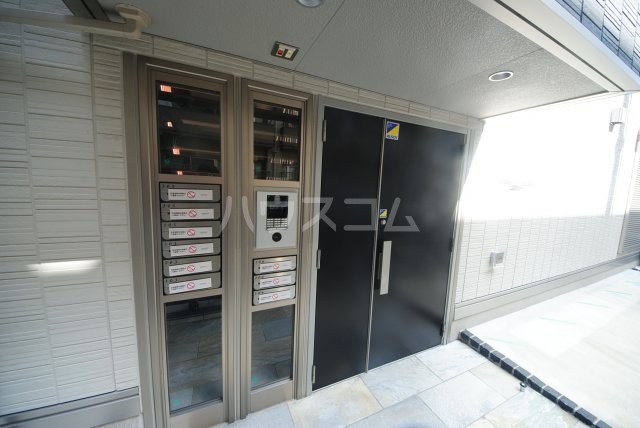 23/30 エントランス