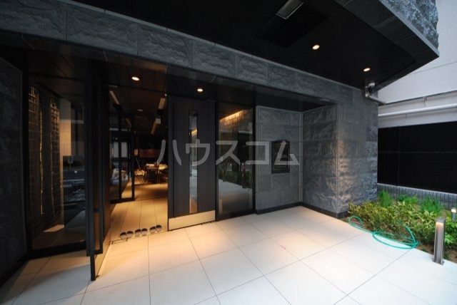 21/28 エントランス