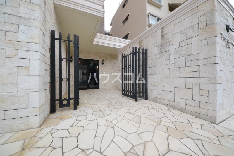 28/30 エントランス