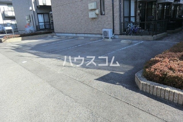 18/27 駐車場
