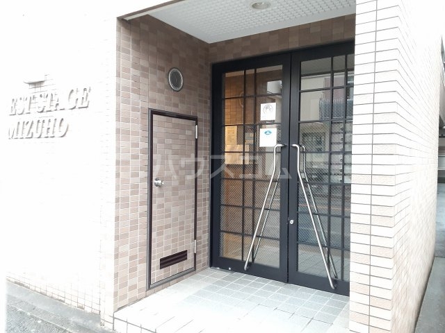 24/29 エントランス