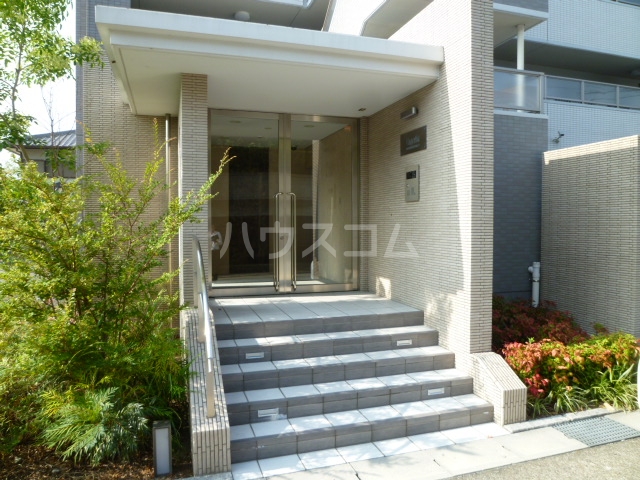 23/24 エントランス