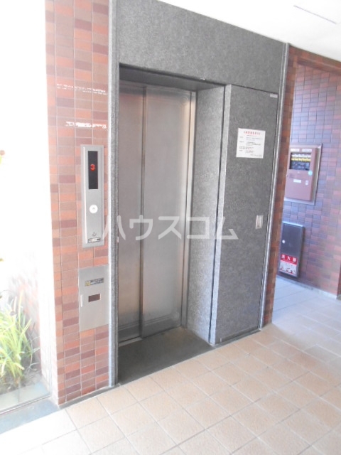 16/20 エントランス