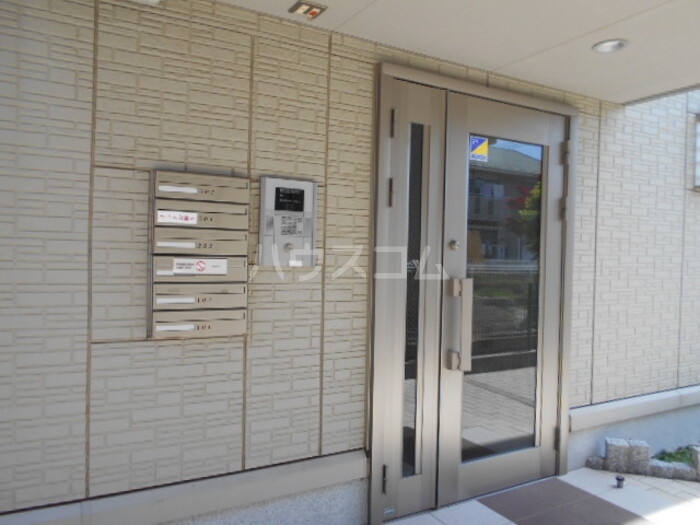 24/26 エントランス